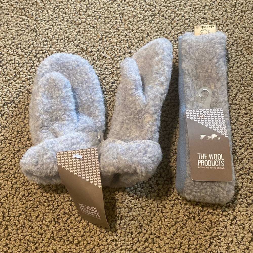 NWT 100% Wool Clarisima Light Blue Mittens and Head Warmer Set